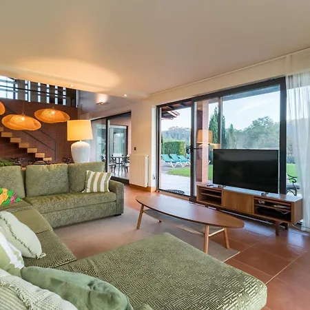 Villa Monasterio Camargo