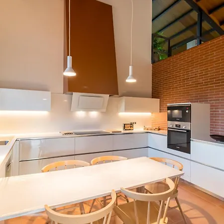 Villa Monasterio Camargo