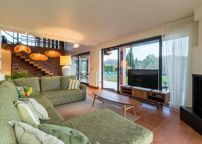 Villa Monasterio Camargo