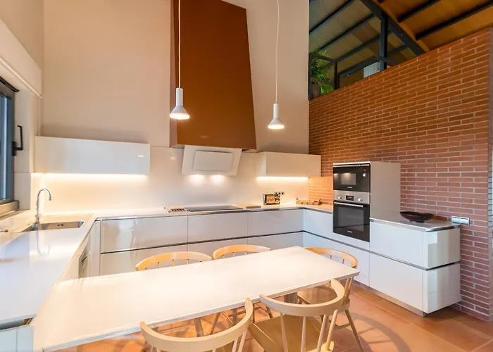 Villa Monasterio Camargo